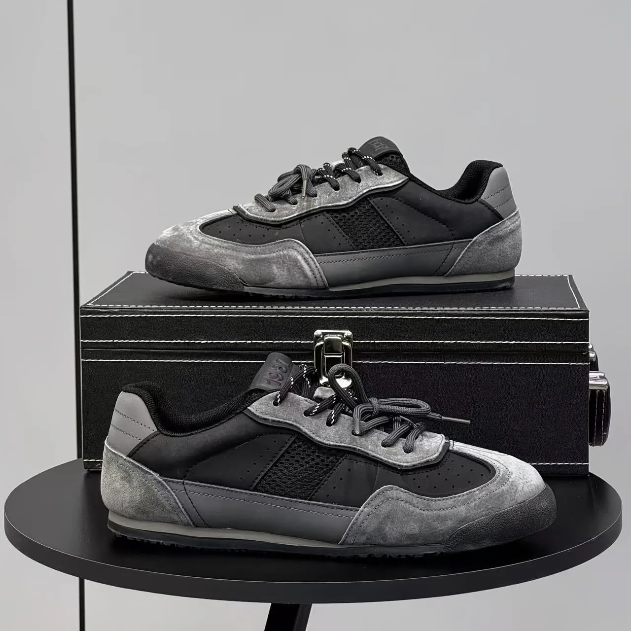 Men's Low-top Sports Shoes, with PU/Fabric Upper Layer, Soft Rubber Sole, lace-up Casual Shoes, Suitable for All-Season Training, Running and Daily wear, wear-Resistant and Anti-Slip