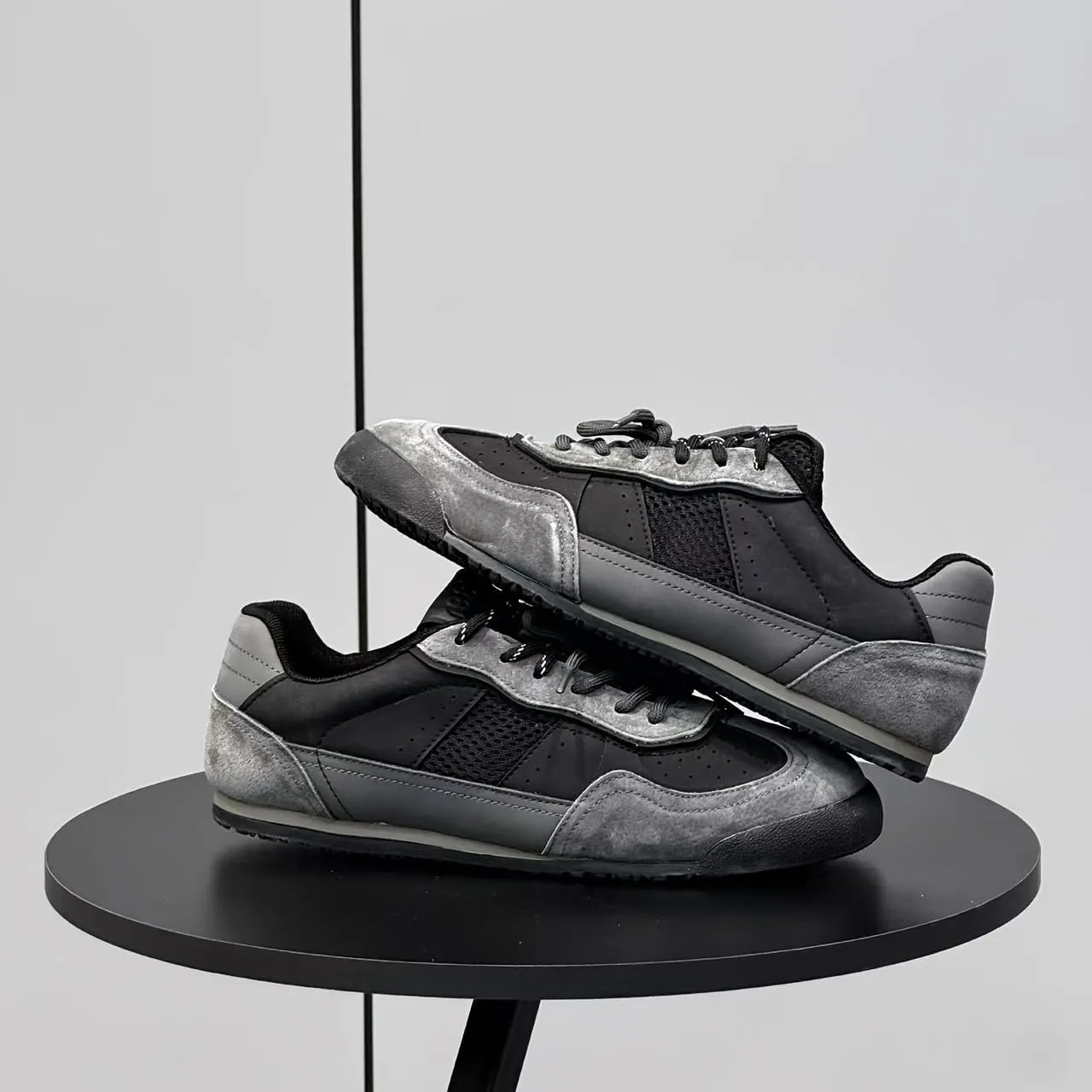 Men's Low-top Sports Shoes, with PU/Fabric Upper Layer, Soft Rubber Sole, lace-up Casual Shoes, Suitable for All-Season Training, Running and Daily wear, wear-Resistant and Anti-Slip