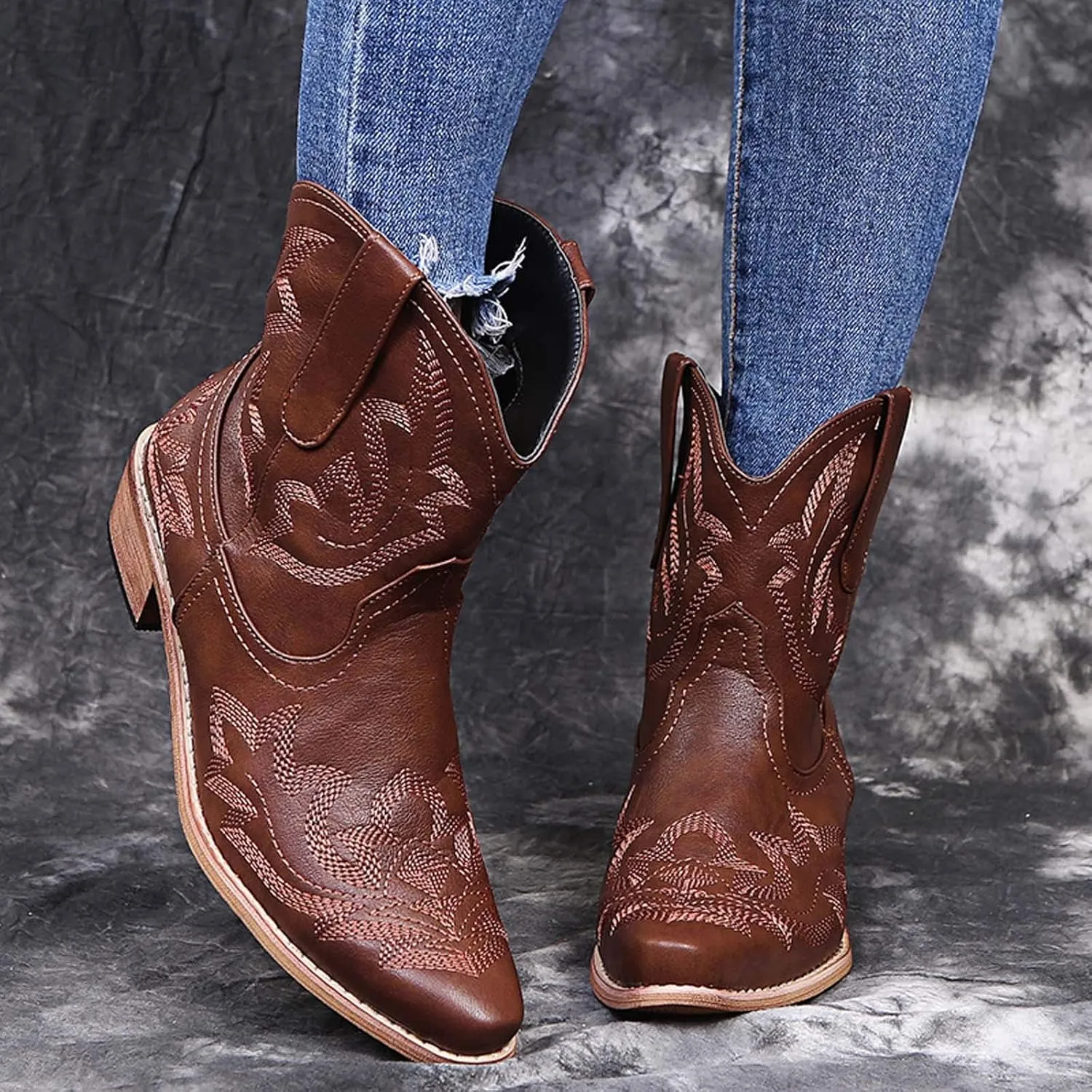 Western Cowgirl Boots for Women Cowboy Boots for Women Western Pointed Toe Embroidered Chunky Heel Pull on Boots