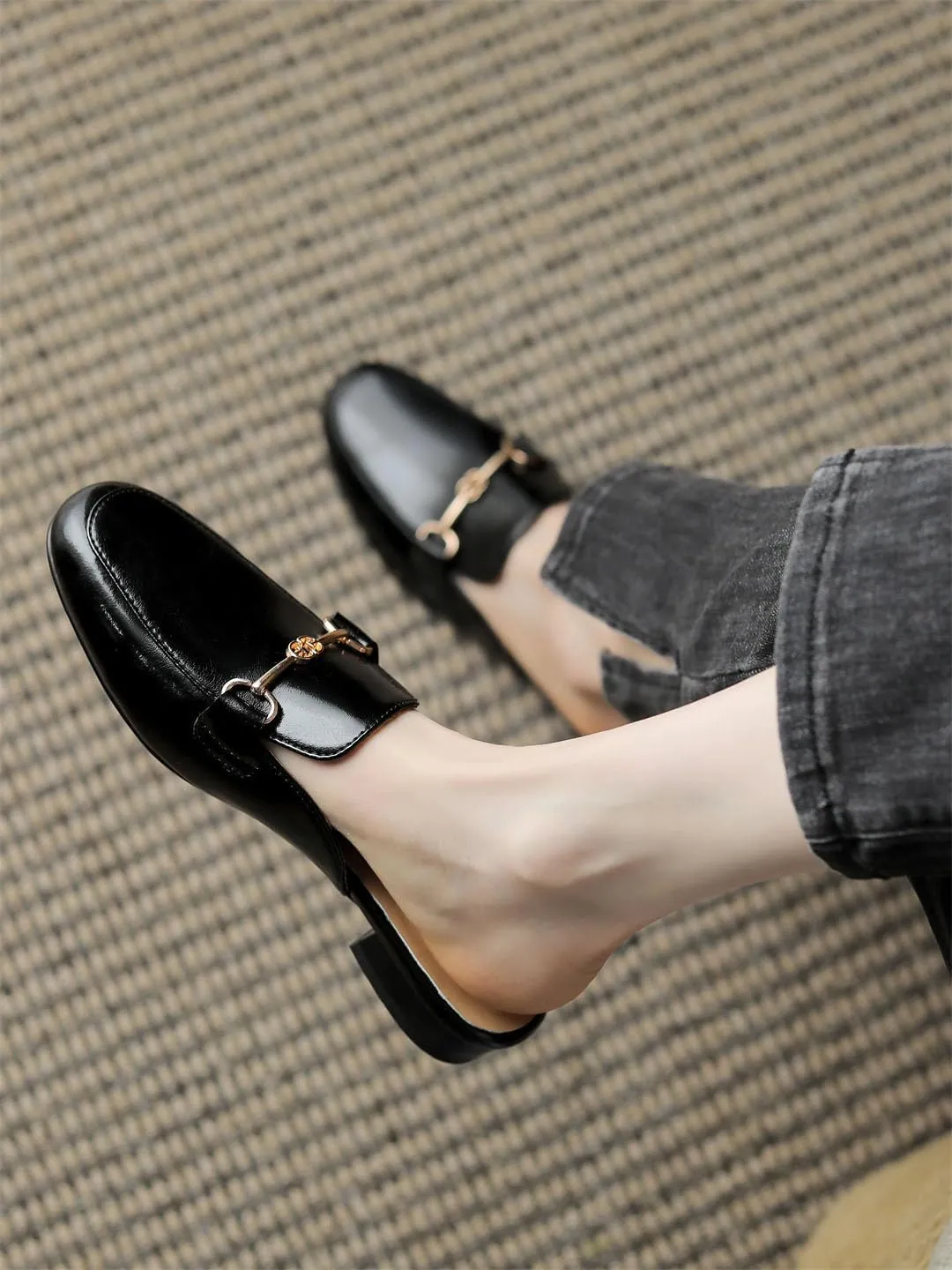WomenS Large Size Genuine Leather Horsebit Round Closed Toe Block Heel Slip On Low Heel Classic Mules