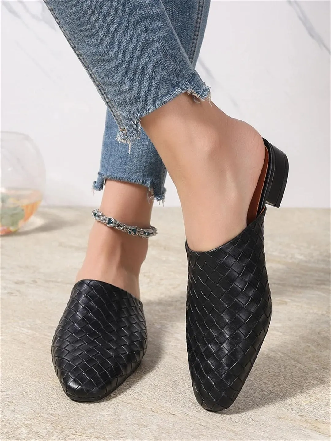 WomenS PU Leather Flat Heel Round Toe Pull On Leisure Retro Casual Mules for Daily Shopping and Walking
