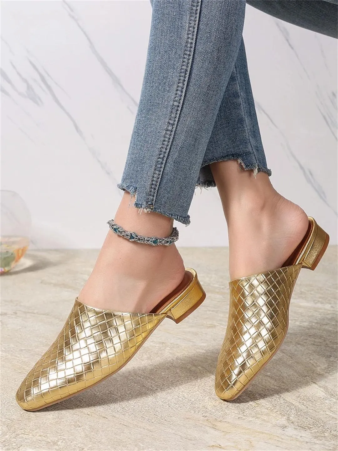 WomenS PU Leather Flat Heel Round Toe Pull On Leisure Retro Casual Mules for Daily Shopping and Walking